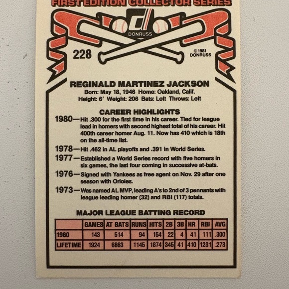 Three Sports Trading Cards: Joe Montana, Bo Jackson (Football), Reggie Jackson - Picture 5 of 7